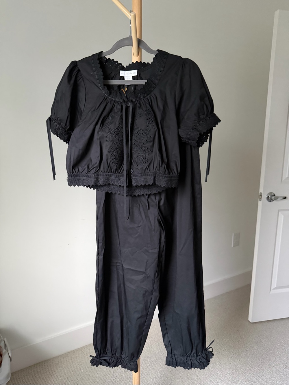 House of Harlow 1960 2pc Black Embroidered Top And Pants Set - Picture 2 of 9